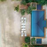  Huis van zes verdiepingen met luxe meubels en zwembad in Dubai The World Islands 8084257 thumb1