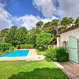  VINAIGRIER: Country house with an air of Provence in a great location, only ten minutes from the centre of Nice and Villefranche-sur-Mer with a superb infinity pool offering a perfect, picture postcard view. This is a perfect family property w Villefranche-sur-mer 3584773 thumb2