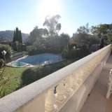  In the heart of a beautiful estate, beautiful villa Provencal in style with a surface area of approximately 350 m2 built on 2350 m2 of land with swimming pool and tennis in the condominium. The house is very well maintained and is located clos Mougins 3987197 thumb0
