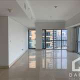  Dacha Real Estate is pleased to offer this amazing spacious vacant 3 bedroom plus maid apartment which is situated in the heart of Dubai Marina with full  views of the Marina.The Jewels architecture is of the very highest level with its curved Dubai Marina 5494710 thumb2