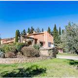  Provencal house of great character, set in a peaceful countryside environment, 15 minutes from Salon de Provence. Perfectly maintained, the property offers over 350m2 of habitable space.6 bedrooms, 4 bathrooms, 1 independent apartment. Pool ho Salon-de-Provence 2197687 thumb0