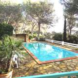  In calm of a quiet leafy residential area, house built in 1977 composed of two independent lodgings, built on a large ground of 2470 m2 facing full south, with its swimming pool. Several spaces have been imagined in this garden, kitchen of t o La Cadière 2797072 thumb4