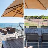  A stone's throw from the beach and harbour, this triplex is the result of rehabilitation of a seafront building by a talented young architect. This attractive renovation benefits from a superb view of the sea to the east, the hippodrome to the west.  Hyères 3797855 thumb6