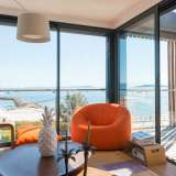  A stone's throw from the beach and harbour, this triplex is the result of rehabilitation of a seafront building by a talented young architect. This attractive renovation benefits from a superb view of the sea to the east, the hippodrome to the west.  Hyères 3797855 thumb0