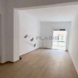  (For Sale) Residential Apartment || Piraias/Piraeus - 72 Sq.m, 2 Bedrooms, 240.000€ Piraeus 8198123 thumb0