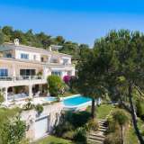  Rare. In the immediate vicinity of the sea, the shops and the restaurants, splendid villa nestled in greenery offering a breathtaking panoramic sea view from Cap d'Antibes to Lerins Islands.Living surface: approx. 450 m2Land: 1520 m Golfe-juan 4099153 thumb1