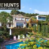  NICE HESPERIDES - Situated in the prestigious avenue of the Hesperides, beautiful villa of 210m2 built on a land of 1054m2. This villa on four levels will seduce you by its magnificent view of the bay of Villefranche, by its living space, its  Nice 4099490 thumb0