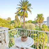  In a beautiful bourgeois residence in the centre of Beaulieu with caretaker, 2 steps from the port, beaches and shops, beautiful top floor apartment of approximately 130 m2 enjoying a beautiful view of the Port and a landscaped park with a pool. Beaulieu-sur-mer 4099083 thumb9